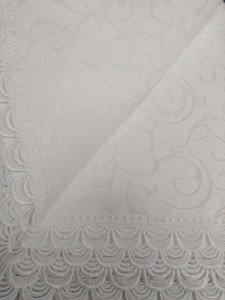 Obrus 150x260 z koronką biały