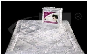 Kołdra 200x220 AMW satynowa Rose exclusive całoroczna