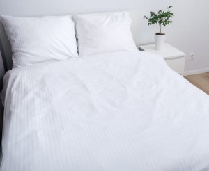 Pościel jednokolorowa satyna bawełniana 200x220 biała