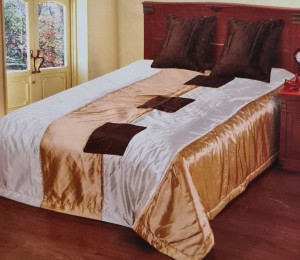 Narzuta satynowa 220x240 na łóżko krem/beż/brąz